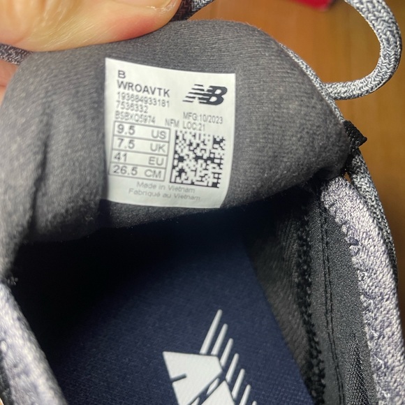 New Balance Fresh Foam Roav Athletic Shoes Black and Grey Womens size 9.5 
New - Picture 6 of 13